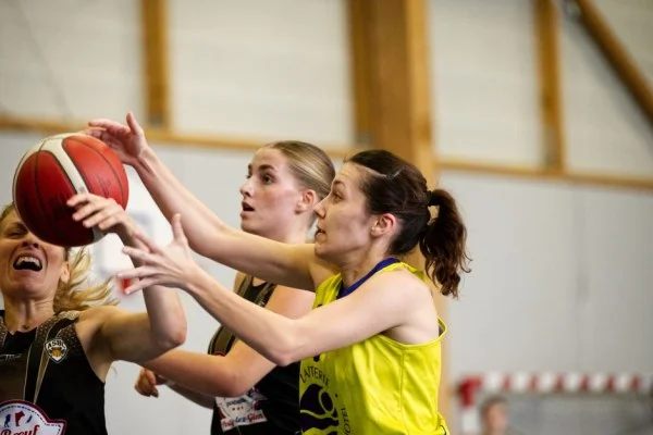 basketball game action